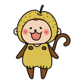 梨のかぶり物をしている猿