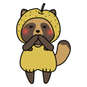 梨のかぶり物をしているタヌキ