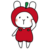 林檎のかぶり物をしている白いうさぎ