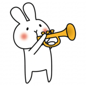 ラッパを吹く白いうさぎ