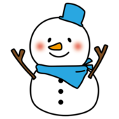 青いスカーフと青いバケツをかぶったニンジンの鼻の雪だるま