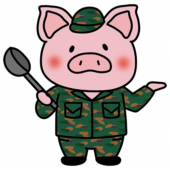 迷彩服を着ておたまを持って案内するぶた