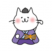 白い猫の雛人形の五人囃子（大鼓）