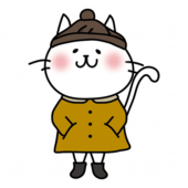 襟付きコートを着た冬服の白い猫