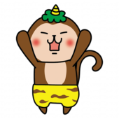 ガォーと脅かしている青鬼の格好をした猿