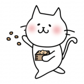 節分の豆まきをする白い猫