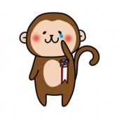 胸にコサージュを付けて泣いている猿