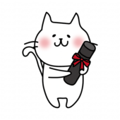 卒業証書を持っている白い猫