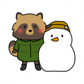 冬服のタヌキと雪だるま