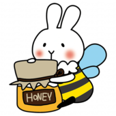 大きな蜂蜜を持っているミツバチの格好をした白いうさぎ