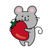 大きな苺を持っているネズミ