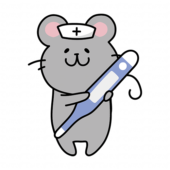 大きな体温計を持っているナースキャップをかぶったネズミ