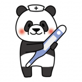 大きな体温計を持っているナースキャップをかぶったパンダ