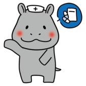 薬の説明をするナースキャップをかぶったカバ