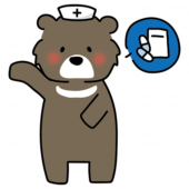 薬の説明をするナースキャップをかぶったクマ