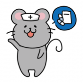 薬の説明をするナースキャップをかぶったネズミ