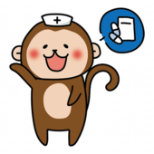 薬の説明をするナースキャップをかぶった猿