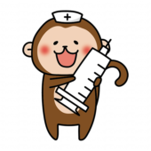 大きな注射器を持っているナースキャップをかぶった猿