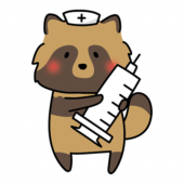 大きな注射器を持っているナースキャップをかぶったタヌキ