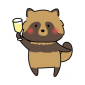 パーティーで乾杯するタヌキ