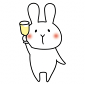 パーティーで乾杯する白いうさぎ