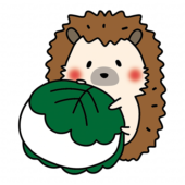 柏餅の上に乗っかるハリネズミ