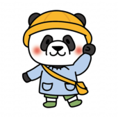 通園帽子と通園バッグを持っているパンダ