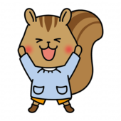 バンザイをしているスモックを着たリス