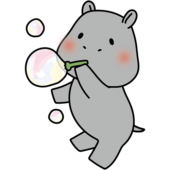 シャボン玉で遊ぶカバ