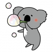 シャボン玉で遊ぶコアラ