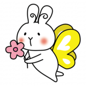 蝶々の格好をしてお花を運んでいる白いうさぎ