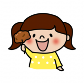 大きな唐揚げを持っている子供（女の子2）