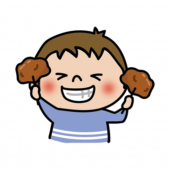 大きな唐揚げを持っている子供（男の子1）