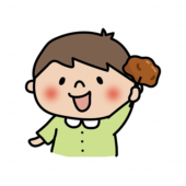 大きな唐揚げを持っている子供（男の子2）