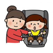 女の子をチャイルドシートに乗せているママ