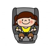 チャイルドシートに乗った子供（女の子）