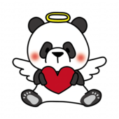 赤いハートを持っている天使の格好をしたパンダ