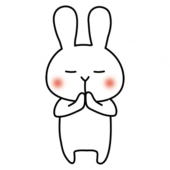 手を合わせて願い事をする白いうさぎ