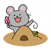 砂場で砂遊びをするネズミ