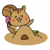 砂場で砂遊びをするリス