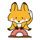 公園のタイヤとびで遊ぶキツネ