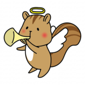 ラッパを吹いている天使の格好をしたリス