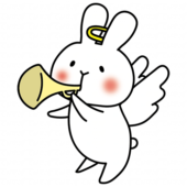 ラッパを吹いている天使の格好をした白いうさぎ