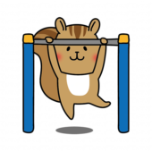 鉄棒をするリス