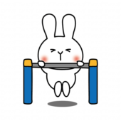 鉄棒をする白いうさぎ