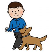 男性ドッグトレーナーとヒールウォークの練習をする立ち耳わんちゃん