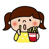 フライドポテトを食べる子供（女の子2）