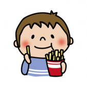 フライドポテトを食べる子供（男の子1）