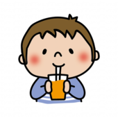 ストローでオレンジジュースを飲む子供（男の子1）