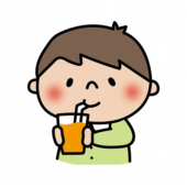 ストローでオレンジジュースを飲む子供（男の子2）